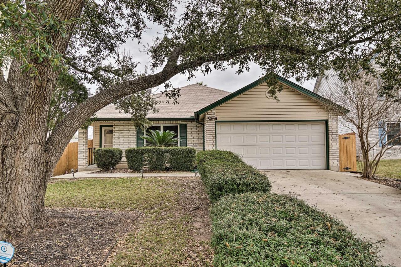 Dog-friendly Texas Retreat With Hot Tub, Patio And Bar San Antonio