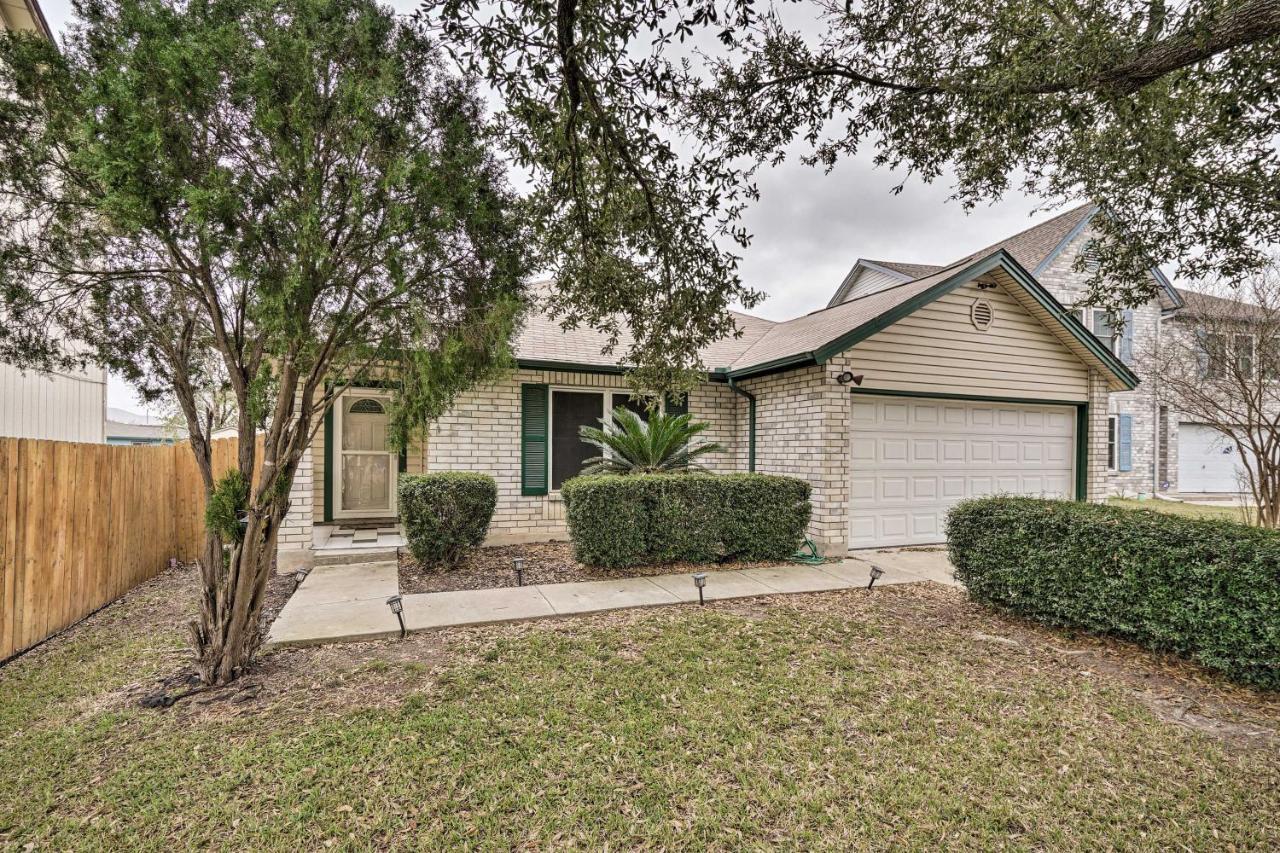 Dog-friendly Texas Retreat With Hot Tub, Patio And Bar San Antonio