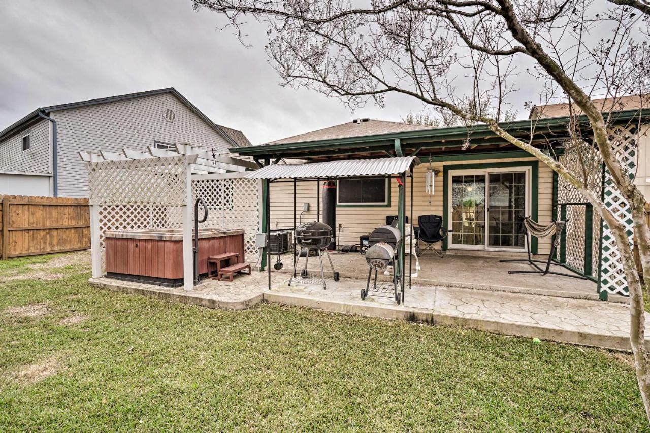 Dog-friendly Texas Retreat With Hot Tub, Patio And Bar *